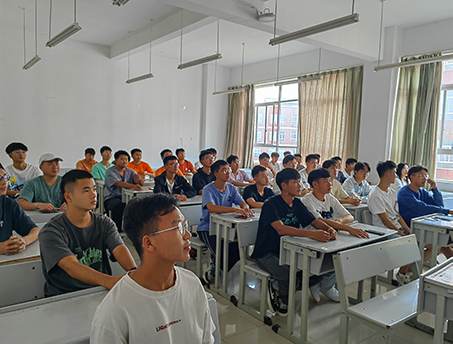 【魅力工程】- 建筑工程学院举行 2022级本科土木工程专业学生入学教育活动之——人才培养方案解读、大学生学习方法及经验介绍会 第 4 张