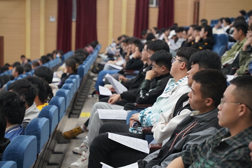 2.jpg 【魅力工程】-就业“双管齐下”——建筑工程学院毕业生海外升学及考研政策宣讲会圆满落幕! 第 3 张