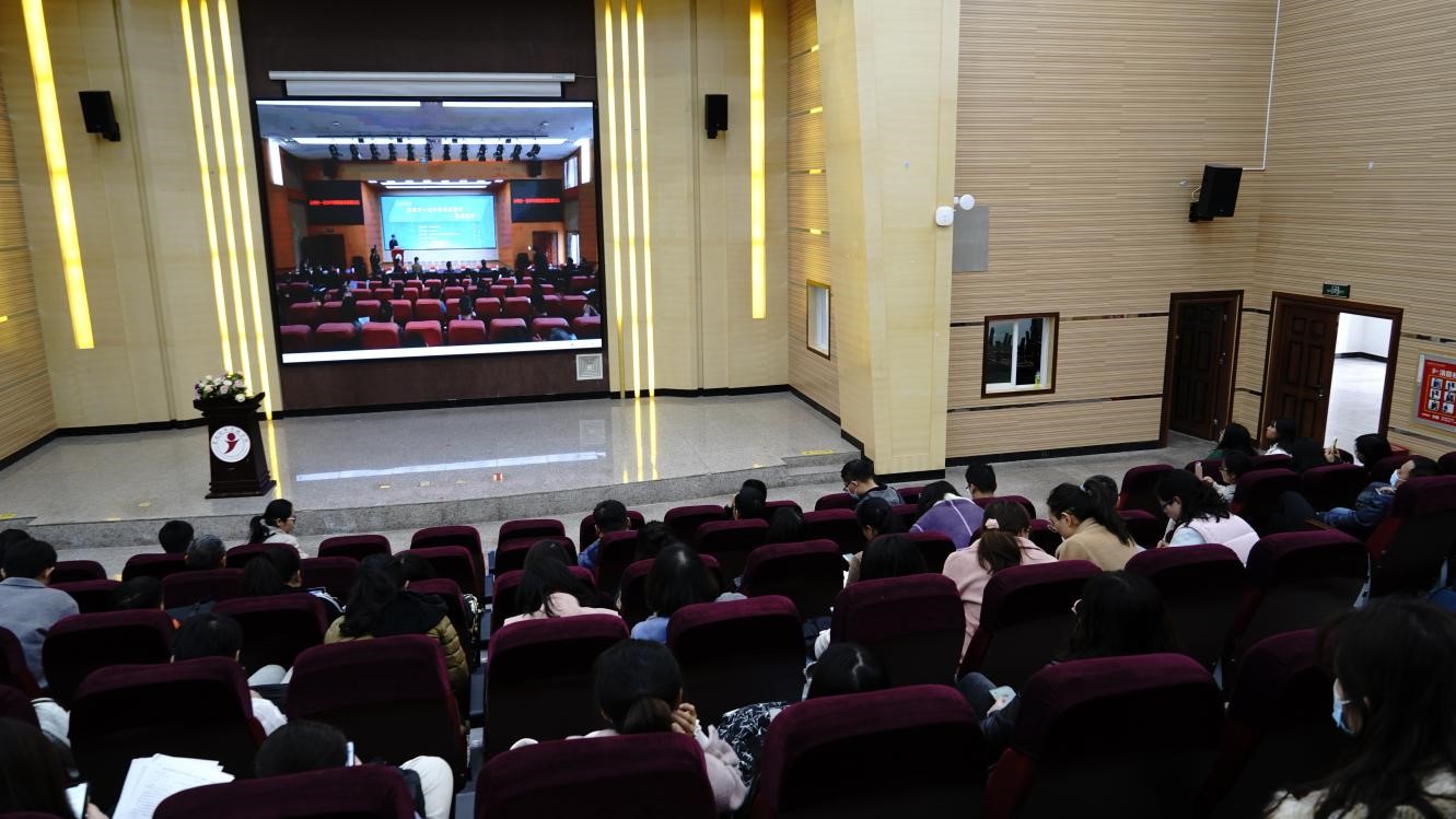 学校组织本科教师参加云南省一流课程建设发展论坛直播学习 第 2 张