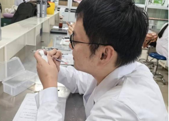 巧手雕化 形刻于心丨口腔医学技术专业技能展 第 4 张 巧手雕化 形刻于心丨口腔医学技术专业技能展 第 4 张