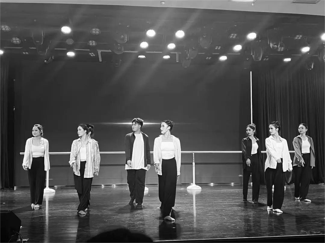 云南经济管理学院艺术与传媒学院20本科舞蹈学专业《纪元·舞20》毕业汇报展演圆满落幕 第 3 张 云南经济管理学院艺术与传媒学院20本科舞蹈学专业《纪元·舞20》毕业汇报展演圆满落幕 第 3 张