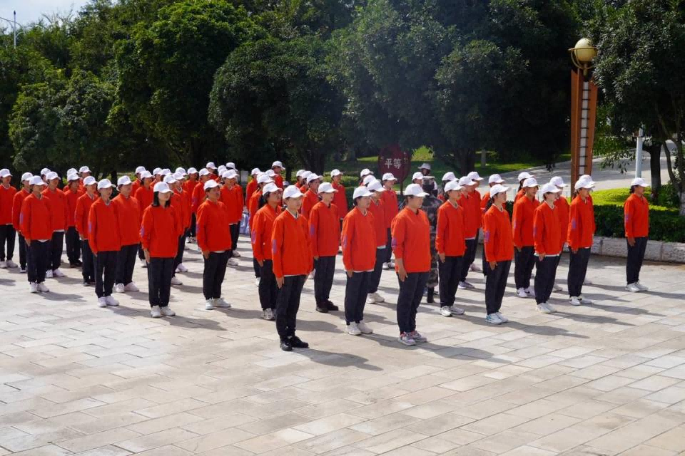 【团学活动】青春里的诗与光——云南经济管理学院2025级信息与智能工程学院军训纪实 第 1 张 【团学活动】青春里的诗与光——云南经济管理学院2025级信息与智能工程学院军训纪实 第 1 张