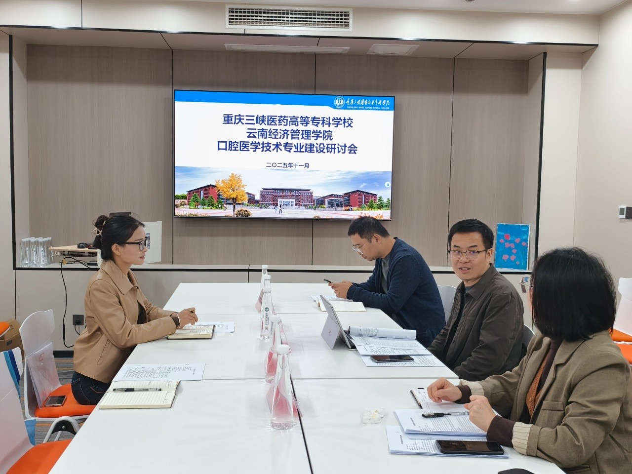 深化产教融合 精准对接需求—— 我院赴多单位开展口腔医学技术专业人才培养方案调研 第 6 张 深化产教融合 精准对接需求—— 我院赴多单位开展口腔医学技术专业人才培养方案调研 第 6 张