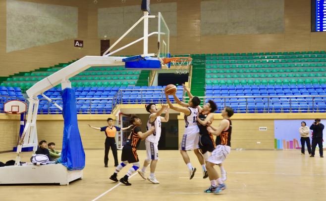 热血逐光,“篮”不住的青春!医学院篮球赛总决赛燃动校园 第 9 张 热血逐光,“篮”不住的青春!医学院篮球赛总决赛燃动校园 第 9 张