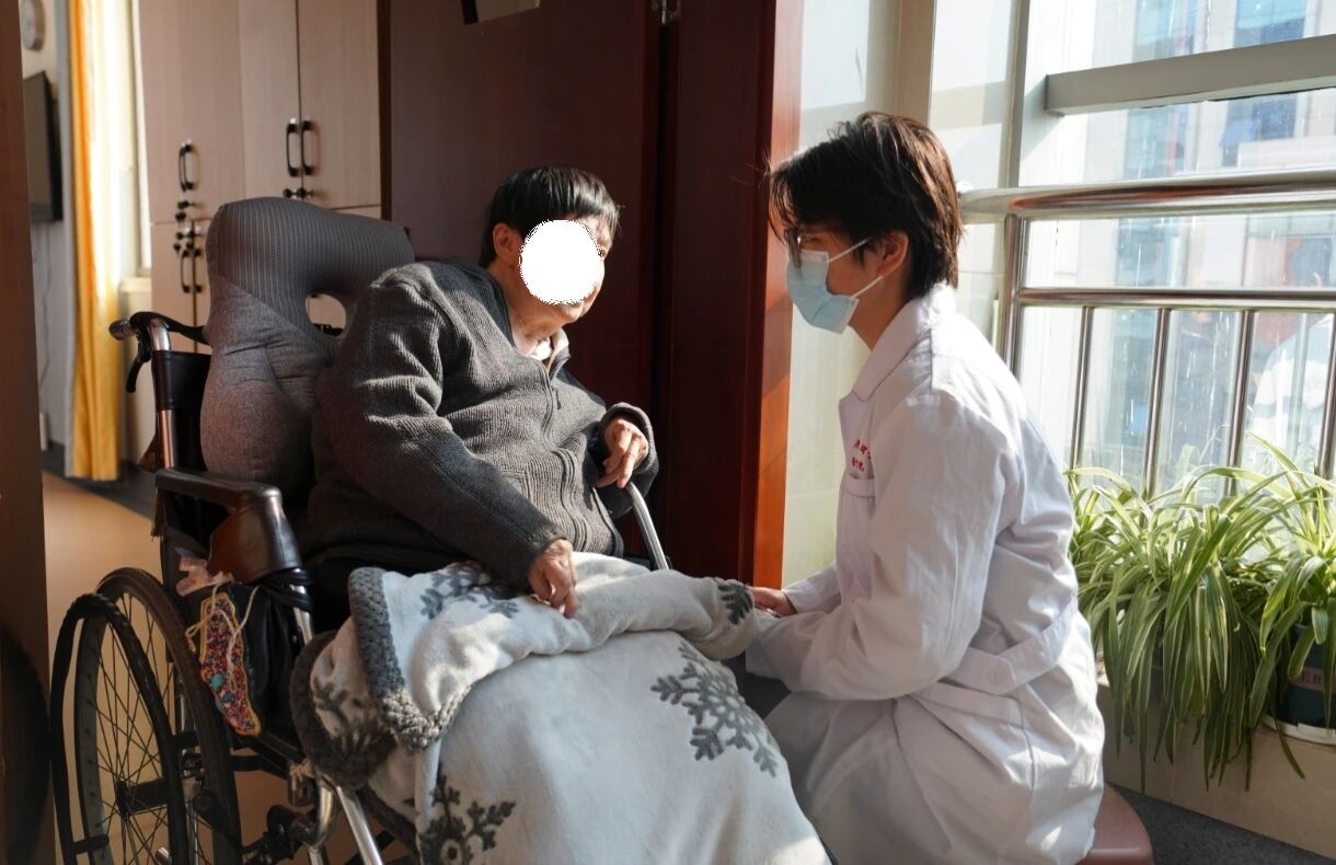 清明祭英烈 温情暖夕阳 第 3 张